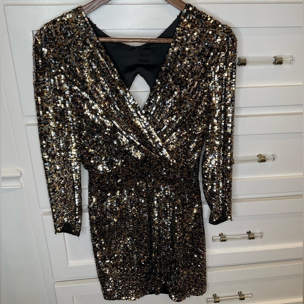Parker multi sequin 100% silk dress with adorable cut out design - Picture 5 of 11